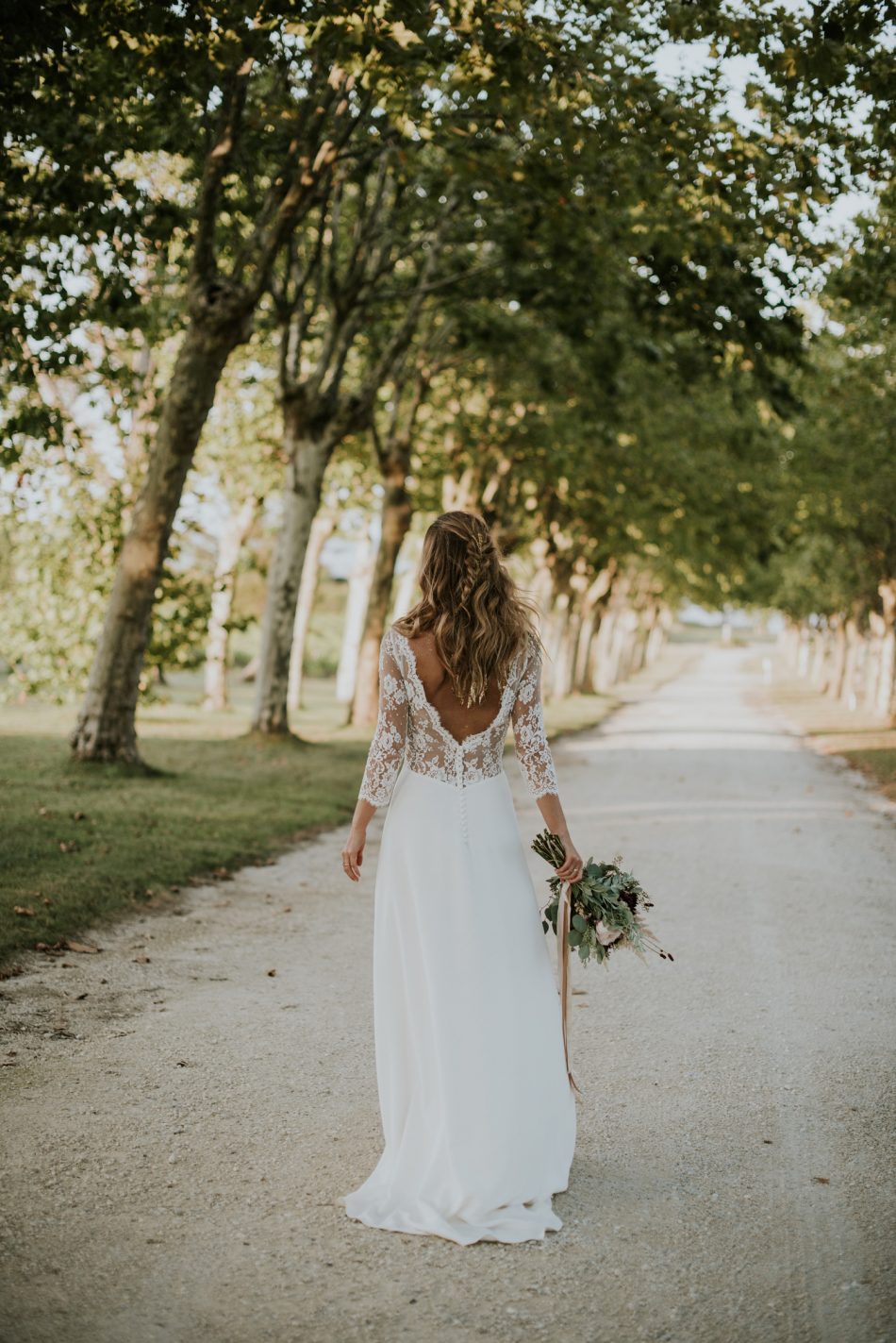 Coiffure de mariage sur cheveux mi-long avec paillettes et 